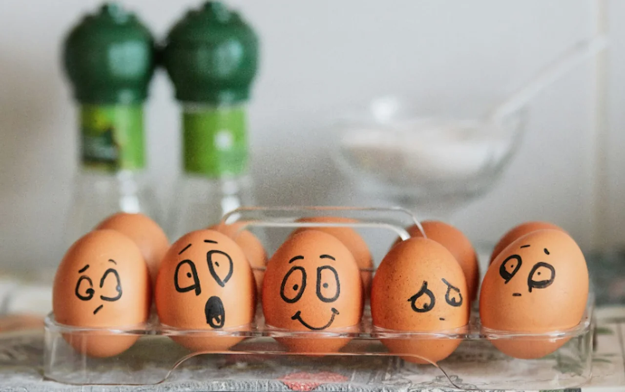 Gesicht auf den Eiern von Alan Grice | ELC